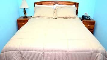 Standard Room, 1 King Bed, Refrigerator & Microwave | In-room safe, desk, iron/ironing board, free WiFi