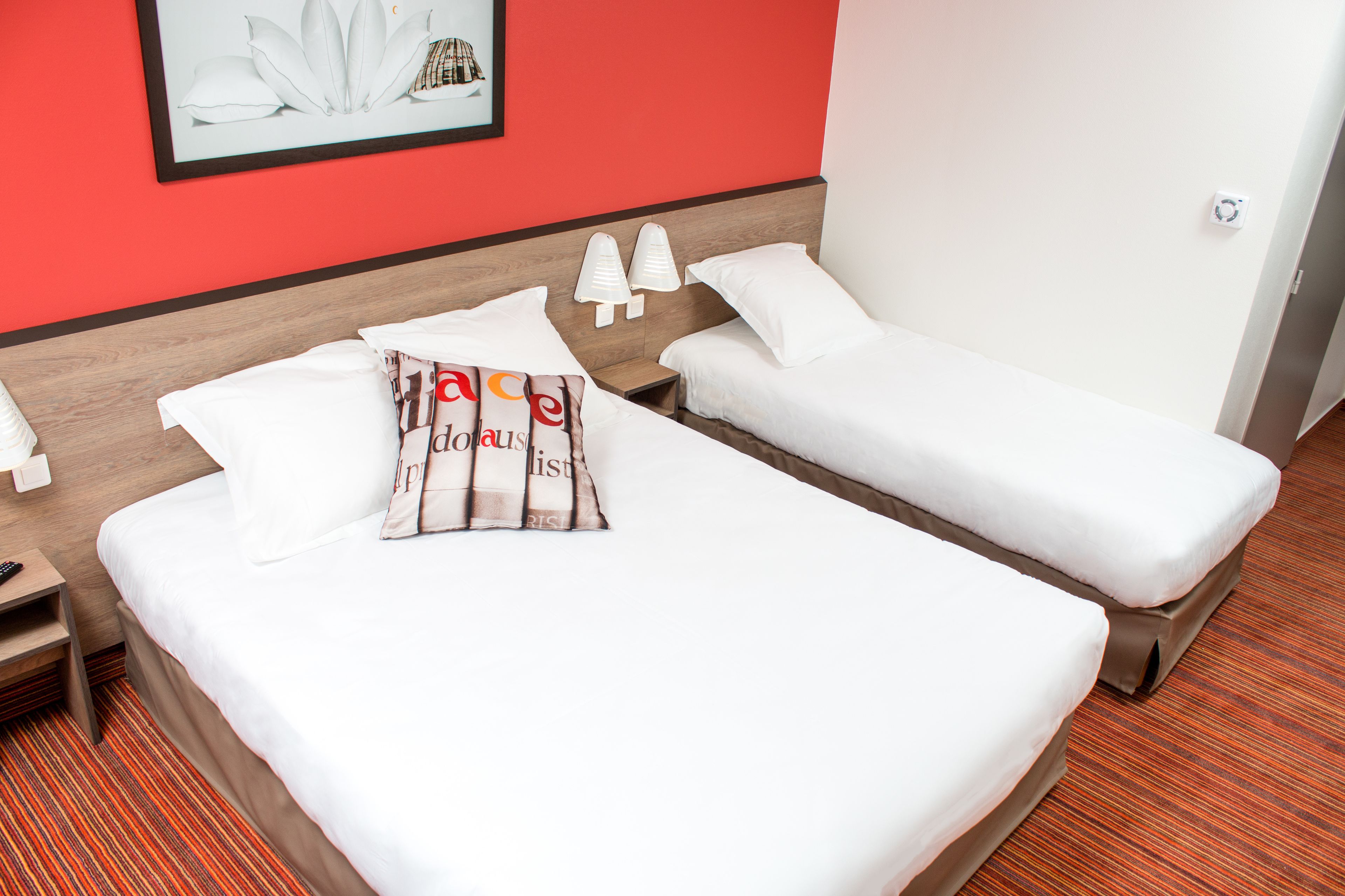 premium bedding, desk, free cots/infant beds, free wifi