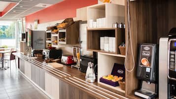 Dagelijks ontbijtbuffet (EUR 9.90 per persoon)