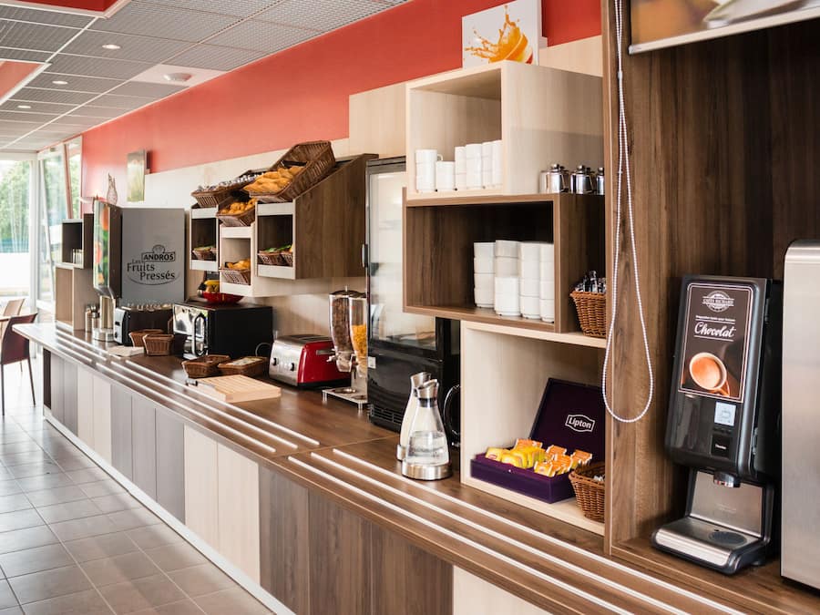 Desayuno buffet diario (EUR 9.90 por persona)