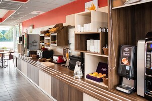 每日供应自助式早餐（每人 EUR 9.90）