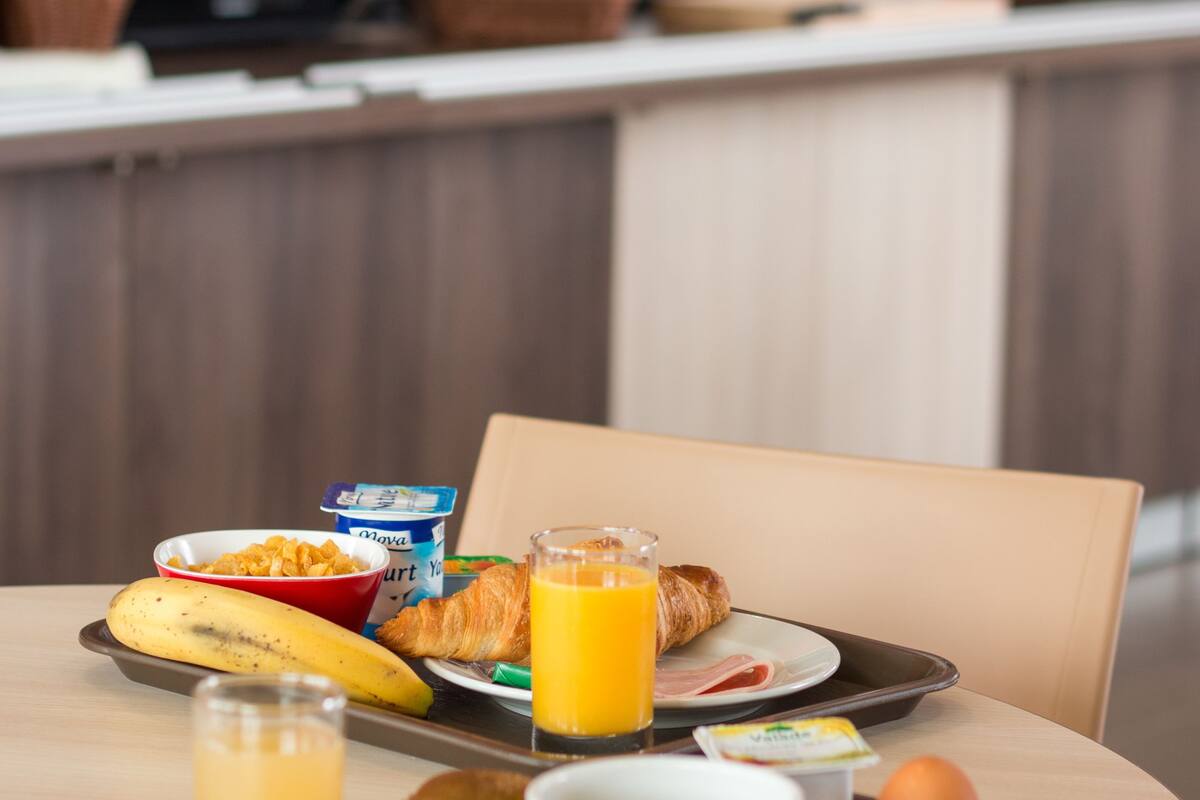 daily buffet breakfast (eur 9.90 per person)