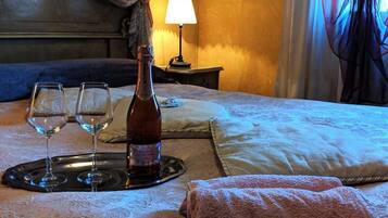 Camera doppia | Una scrivania, culle/letti per bambini (a pagamento), Wi-Fi gratuito