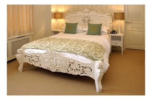Luxury Double Room, 1 Double Bed | Desk, iron/ironing board, free WiFi, wheelchair access - The Kings Arms (Sherborne)
