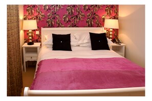 Desk, iron/ironing board, free WiFi, wheelchair access