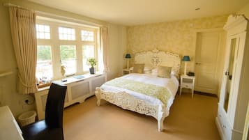 Desk, iron/ironing board, free WiFi, wheelchair access