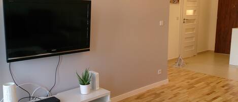 Apartment, 1 Bedroom, Park View | 1 bedroom, desk, iron/ironing board, free WiFi