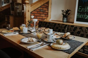 Daily buffet breakfast for a fee - Gästehaus Feldkirchen (Feldkirchen bei Graz)