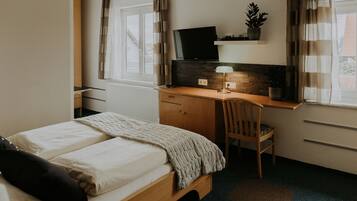 Habitación doble estándar, 1 cama Queen size, para no fumadores | Escritorio, wifi gratis y ropa de cama