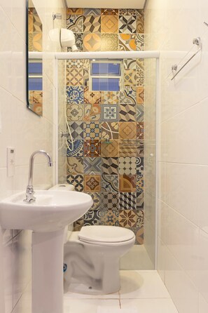 Shower, hair dryer, towels - Pousada e Hostel São Paulo - Unidade Comfort (São Paulo)