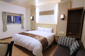 Chambre Standard double | Bureau, systĂšme dâinsonorisation, accĂšs au Wi-Fi (inclus)