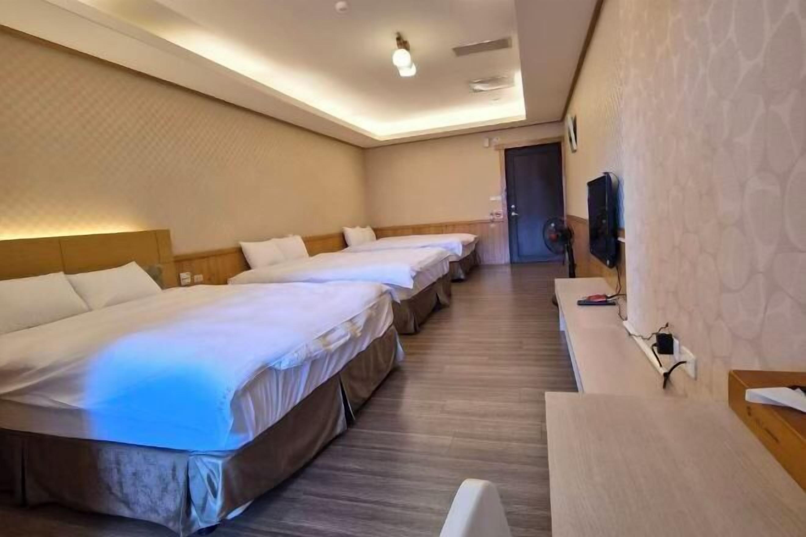 Desk, soundproofing, free WiFi