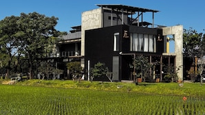 A modern two-story house with a flat roof, large windows, and a balcony. - Serene Gray (Wujie)