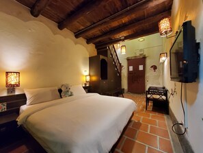 Traditional Quadruple Room | Individually decorated, desk, free WiFi, bed sheets - Take a Break Classic B&B (Jincheng)