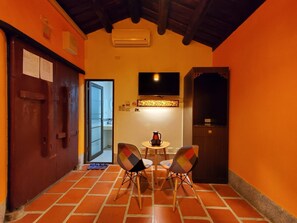 Double Room (Princess) | Individually decorated, desk, free WiFi, bed sheets