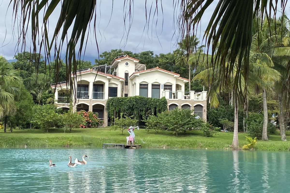 Family House, 4 Bedrooms, Lake View | Premium bedding, minibar, desk, blackout drapes