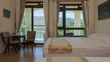 Ropa de cama de alta calidad, minibar, escritorio y cortinas blackout