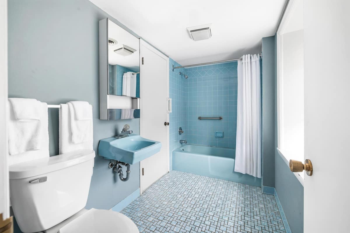 carriage house level 1 | bathroom | hair dryer, towels