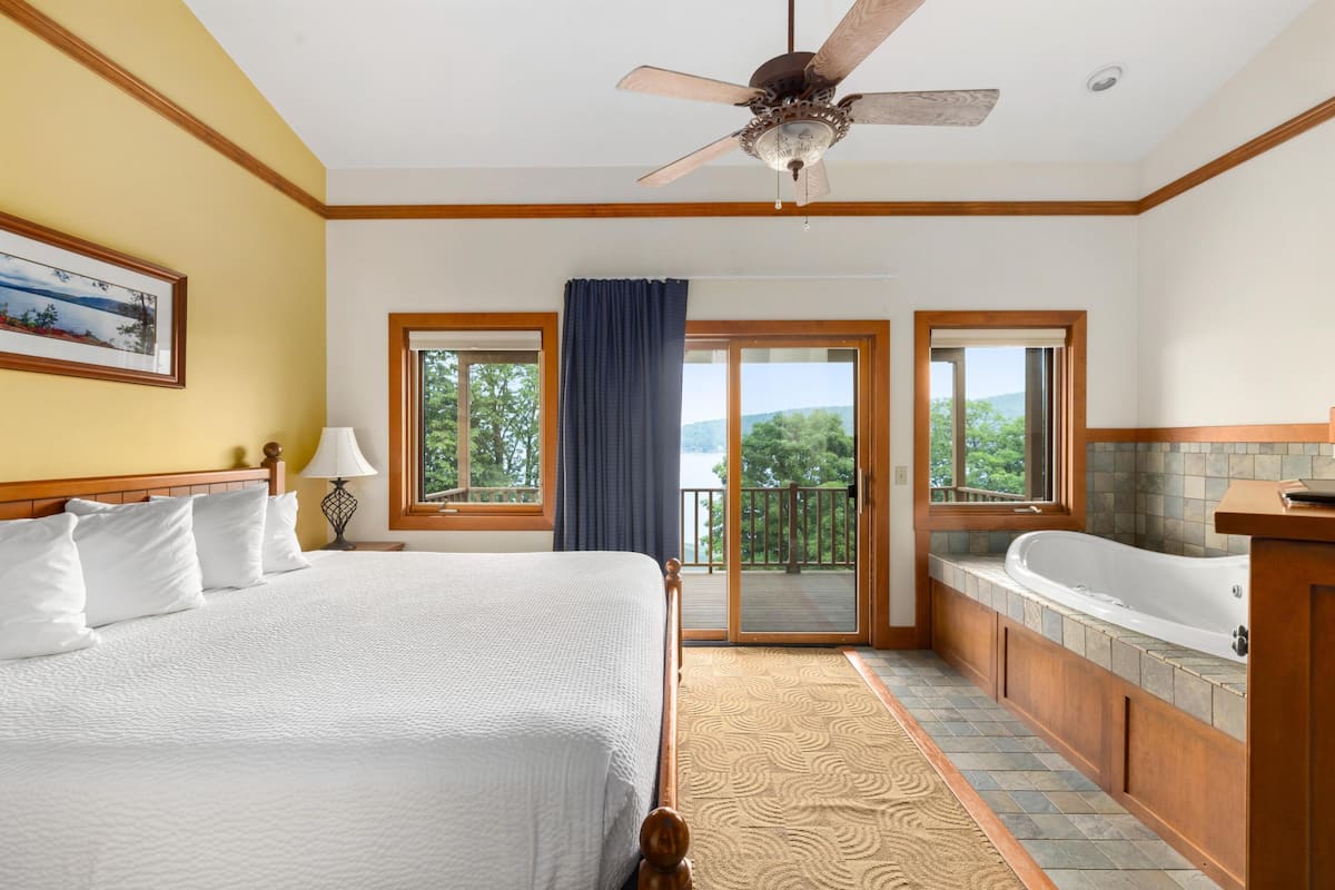 2 bedrooms, premium bedding, iron/ironing board, free wifi