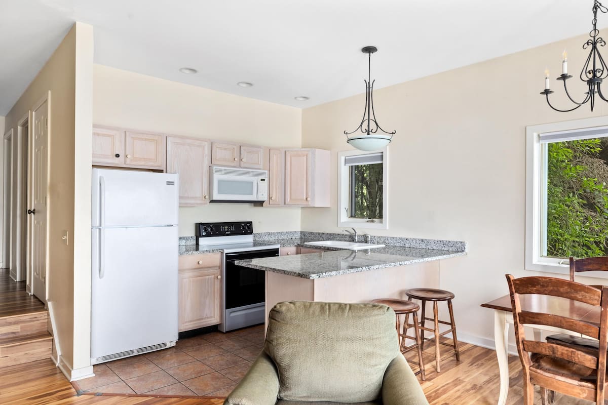 townhome, 2 bedrooms and sofa bed | in-room dining