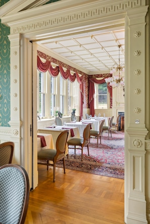 Restaurant - Sun Castle Resort (Lake George)