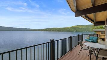 2 bedrooms, premium bedding, iron/ironing board, free WiFi