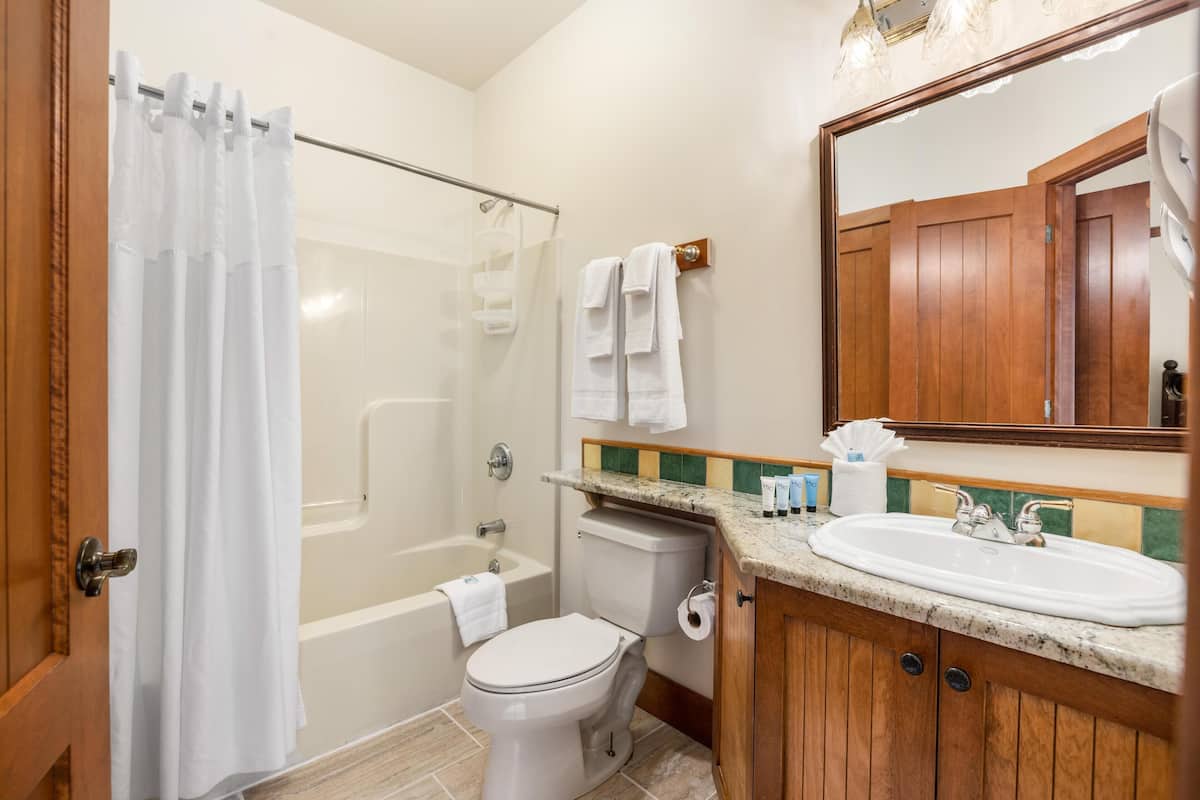 townhome, 2 bedrooms | bathroom | hair dryer, towels