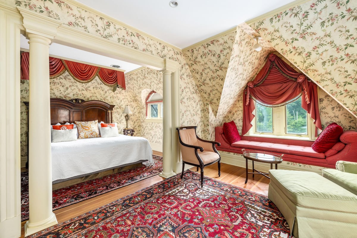 St. Sacrement Suite | Premium bedding, in-room safe, soundproofing, iron/ironing board