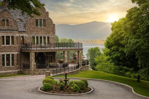 Front of property - The Inn at Erlowest (Lake George)