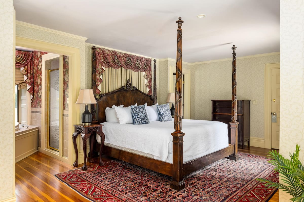 Leffingwell Suite | Premium bedding, in-room safe, soundproofing, iron/ironing board