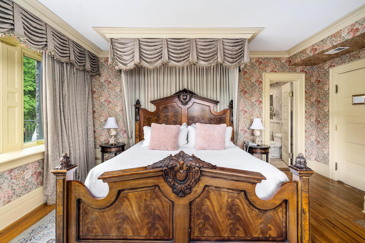 Montcalm Suite | Premium bedding, in-room safe, soundproofing, iron/ironing board