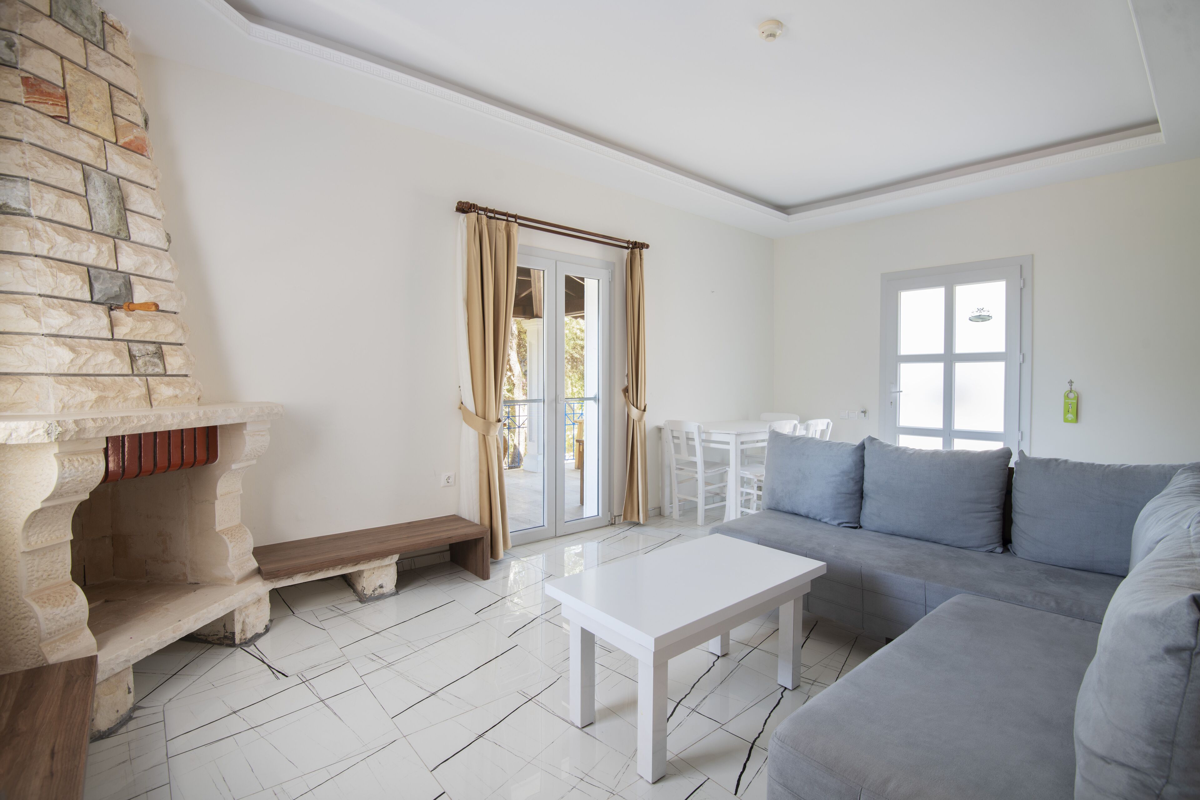 executive apartment, 3 bedrooms, annex building | living area | 80-cm lcd tv with satellite channels, tv