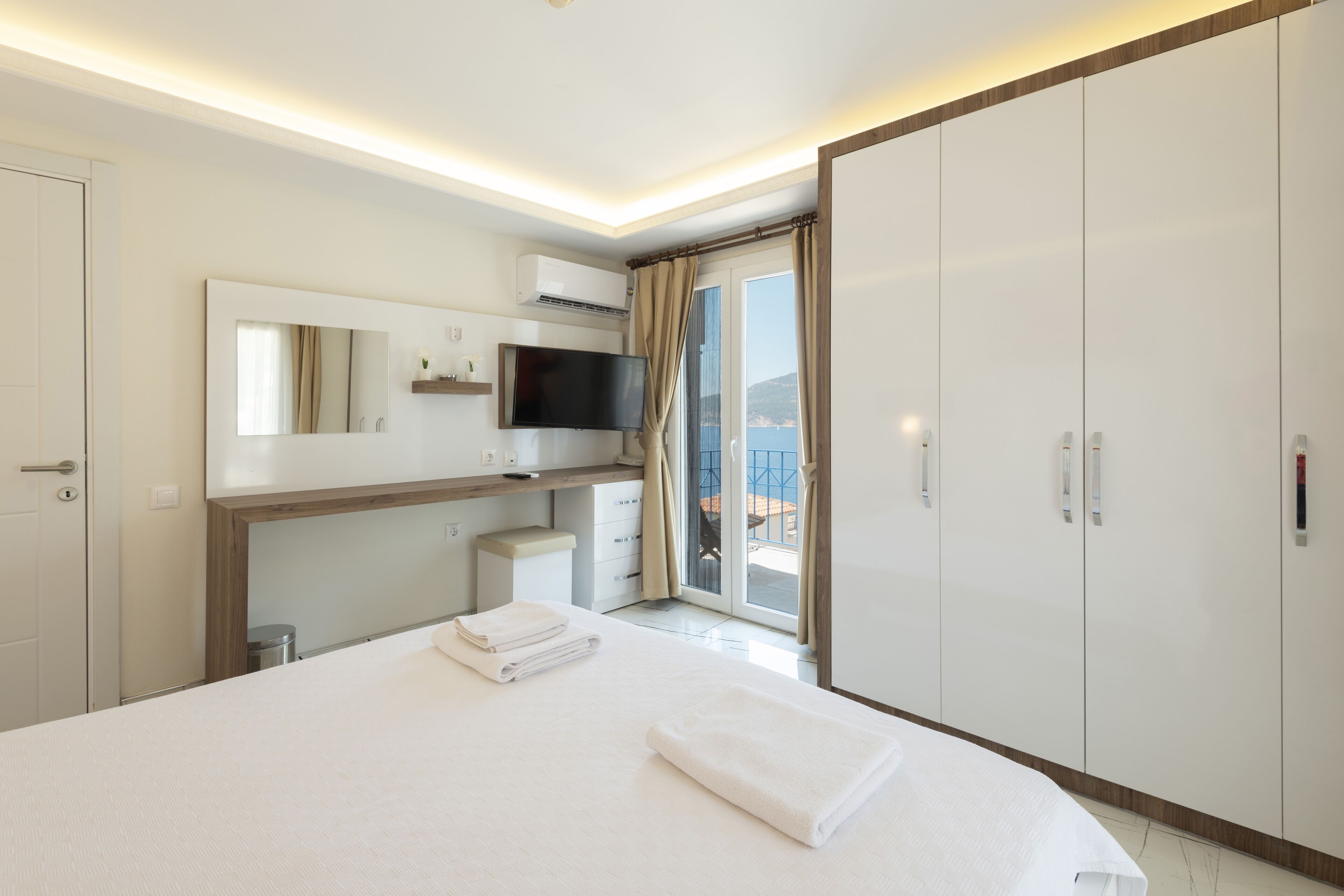 Executive Apartment, 3 Bedrooms, Annex Building | Minibar, blackout curtains, free WiFi, bed sheets