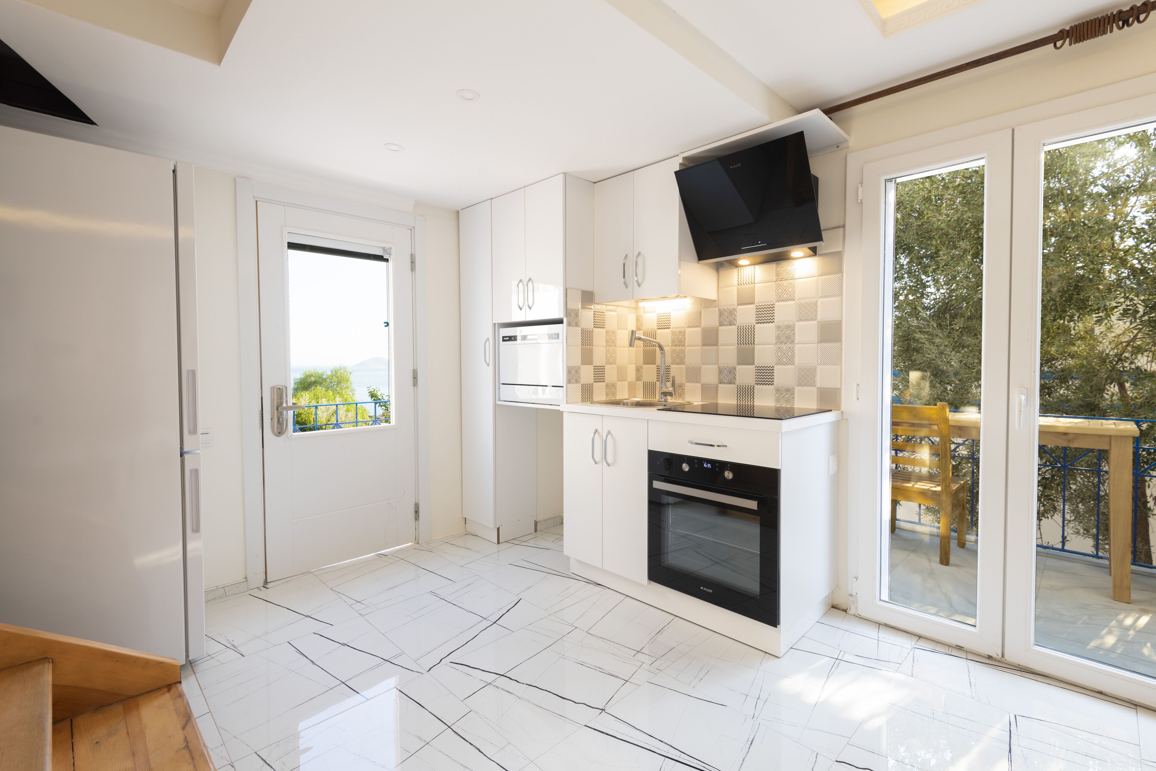 comfort apartment, 3 bedrooms, annex building | private kitchen