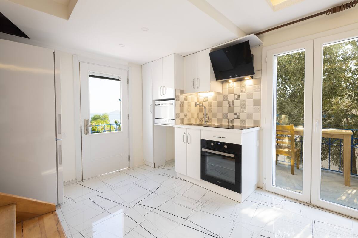 comfort apartment, 3 bedrooms, annex building | private kitchen