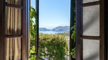 Twin Studio with Side Sea View | Vista do quarto