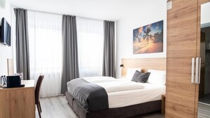 Zimmersafe, Schreibtisch, Bügeleisen/Bügelbrett, Zustellbetten