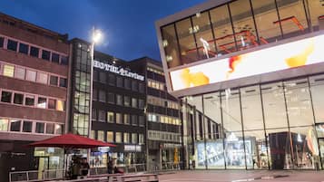 Fassade der Unterkunft – Abend/Nacht