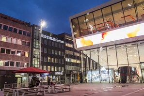 Fassade der Unterkunft – Abend/Nacht