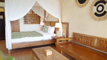 Cubrecamas, decoración personalizada, escritorio y cortinas blackout