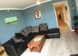 Garden Suite 2 | Desk, iron/ironing board, free WiFi