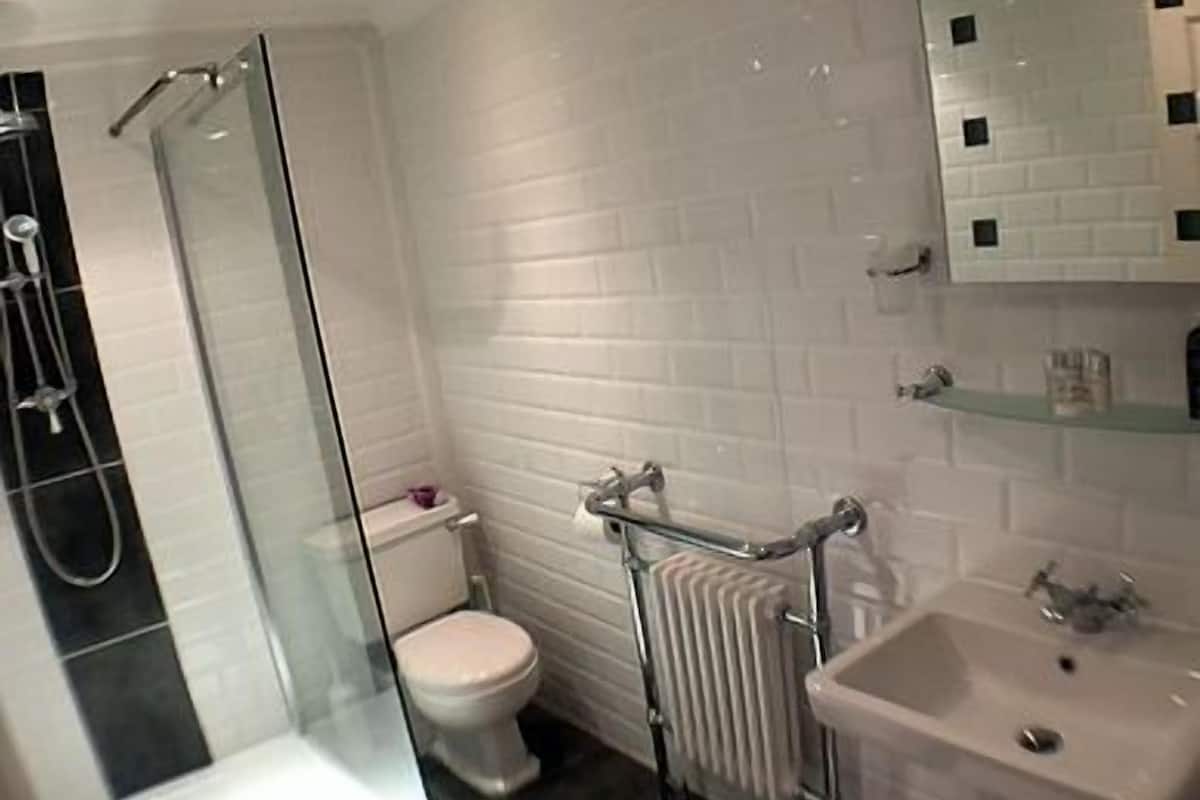 garden suite 2 | desk, iron/ironing board, free wifi