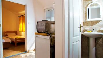 Apartment, 1 Bedroom (3 Adults) | Desk, iron/ironing board, free cots/infant beds, free WiFi