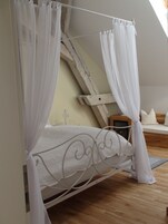 Quarto casal | Frigobar, cofres nos quartos, individualmente decorados