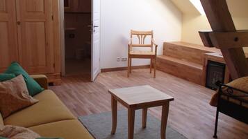 Minibar, Zimmersafe, individuell dekoriert, individuell eingerichtet