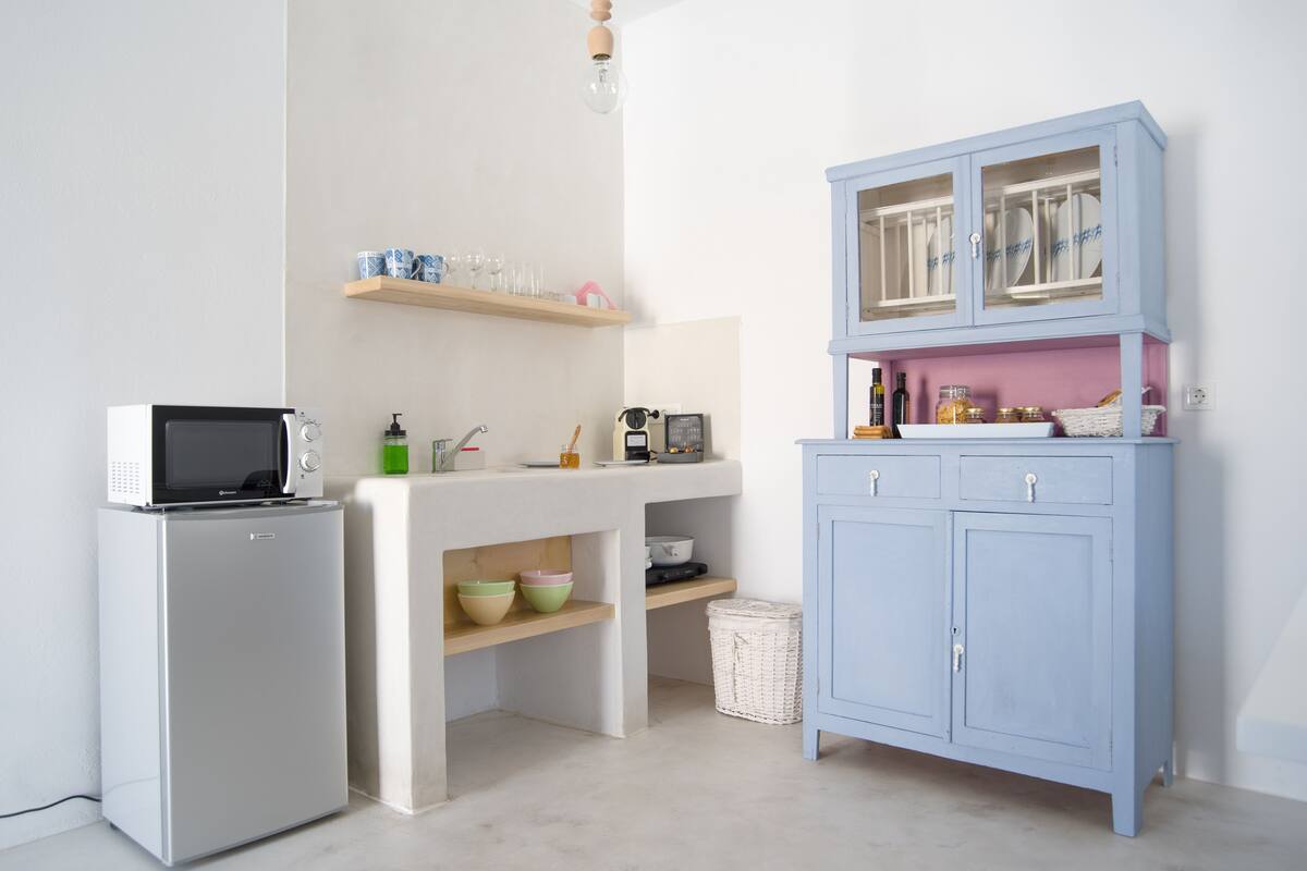 apoplous suite by k&k with exterior hot tub | private kitchenette | microwave, stovetop, espresso maker, coffee/tea maker