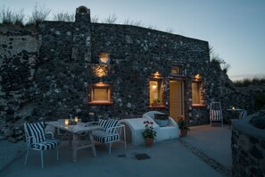 Apanemo Suite by K7K with Exterior Hot Tub | Literie de qualité, minibar, coffre-fort pour ordinateur portable