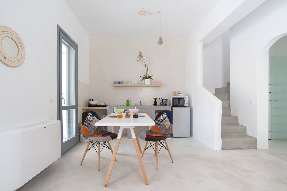 microwave, stovetop, espresso maker, coffee/tea maker