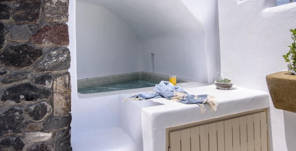 apanemo suite by k7k with exterior hot tub | terrace/patio