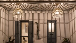 Apleton Suite by K&K with Exterior Hot Tub | Sengetøy av topp kvalitet, minibar, safe på rommet og skrivebord